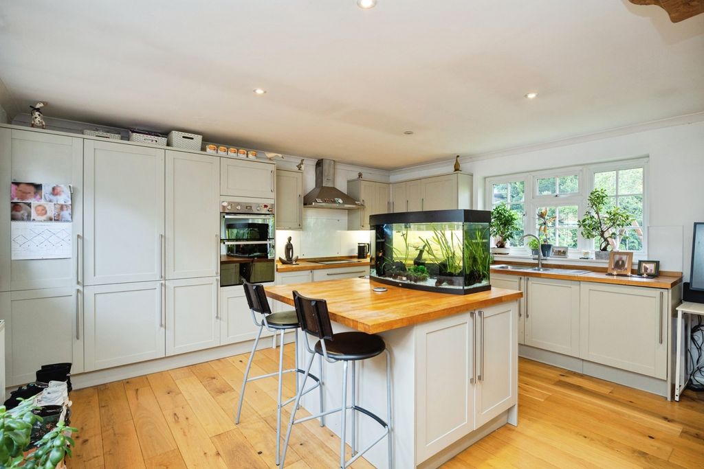 Property photo 3 of 17 Photo