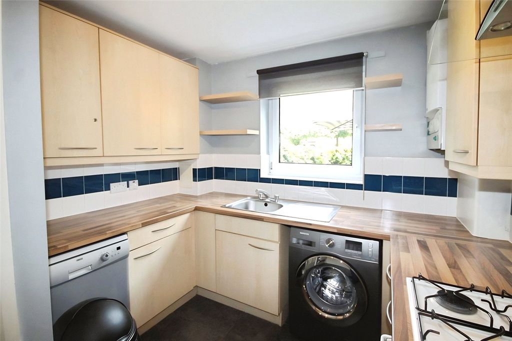 Property photo 3 of 10 Kitchen