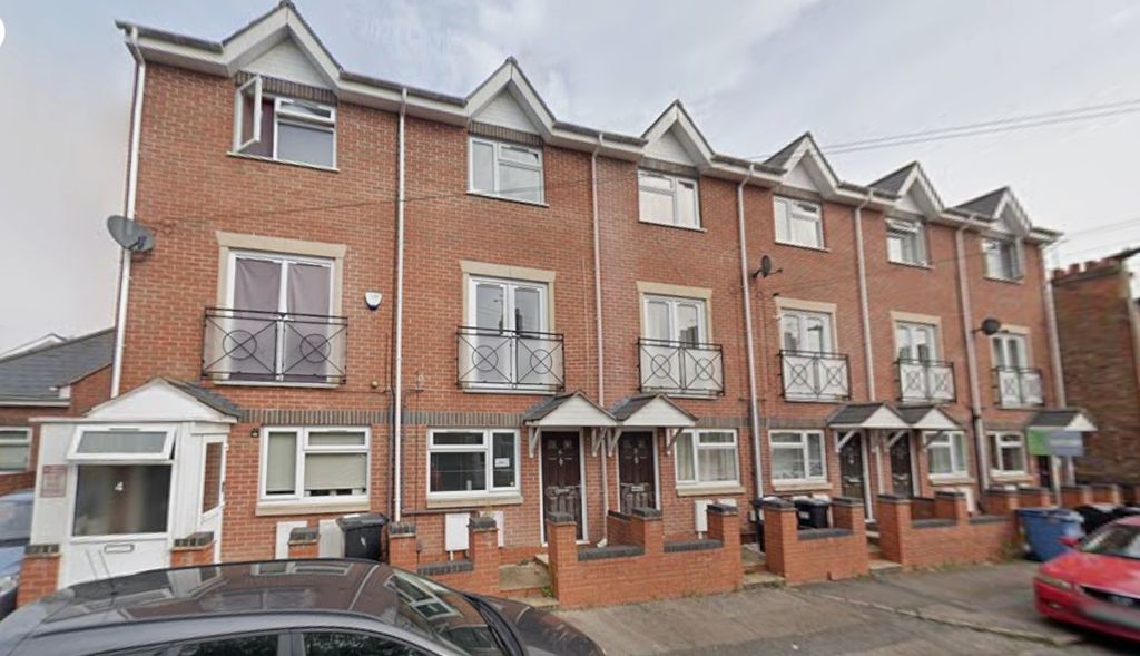 Property photo 1 of 21 Clifton Rd - Fronmt