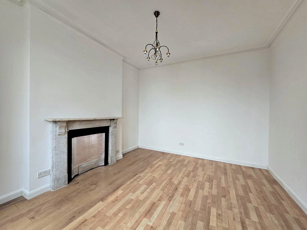 Property photo 2 of 3