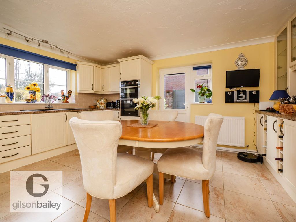 Property photo 2 of 39