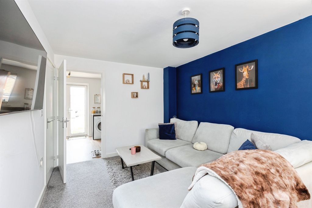 Property photo 2 of 17