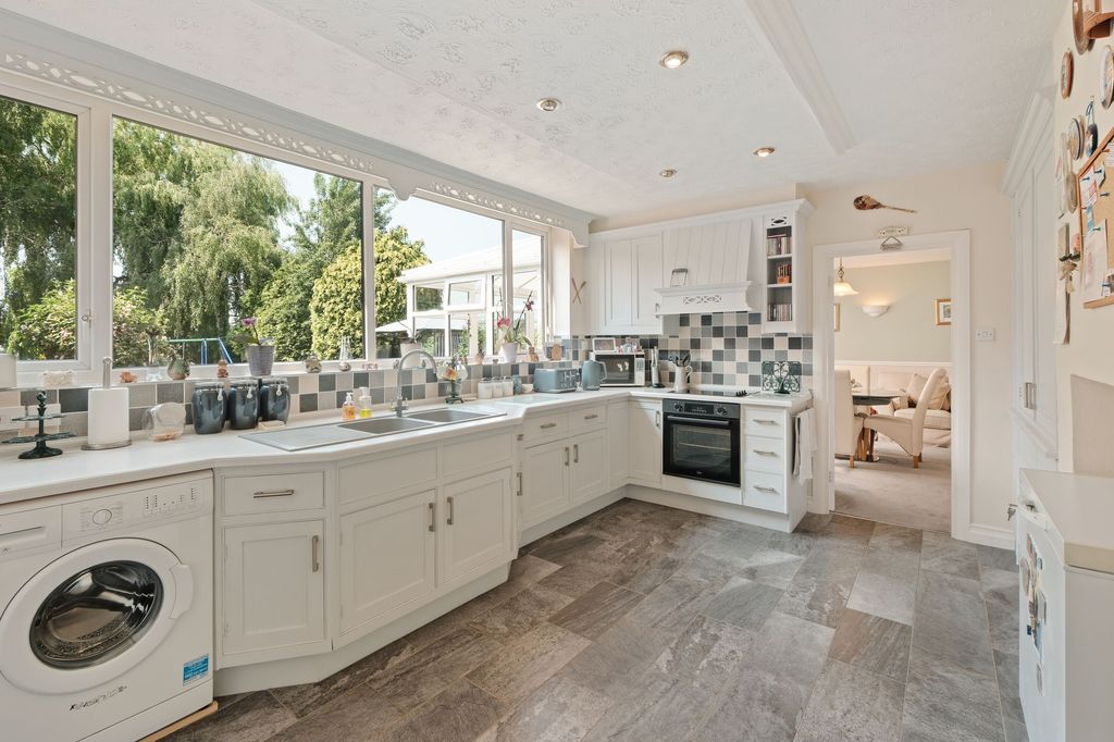 Property photo 3 of 42