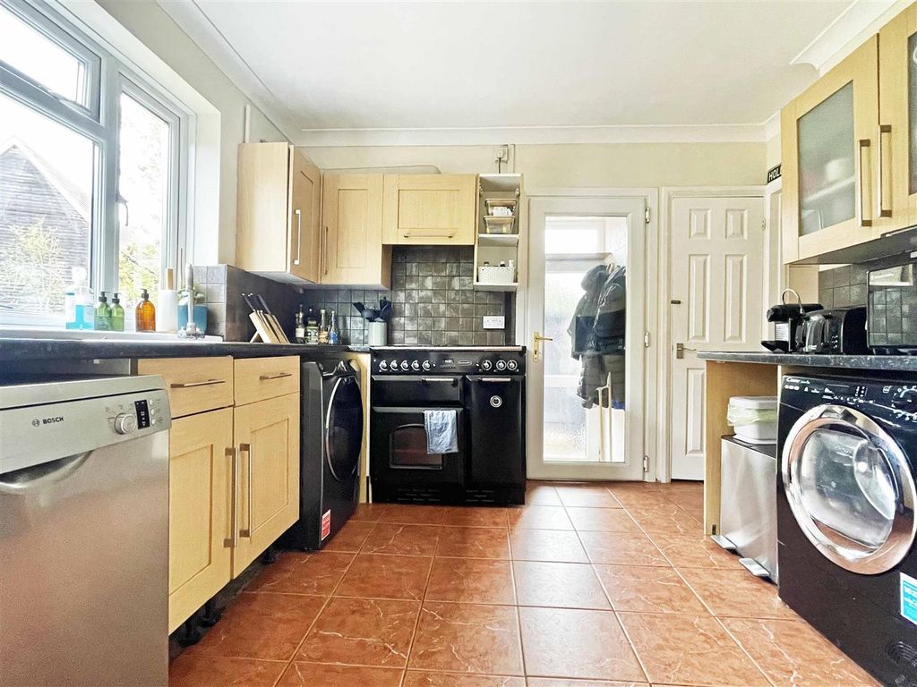 Property photo 3 of 18 Kitchena.Jpg