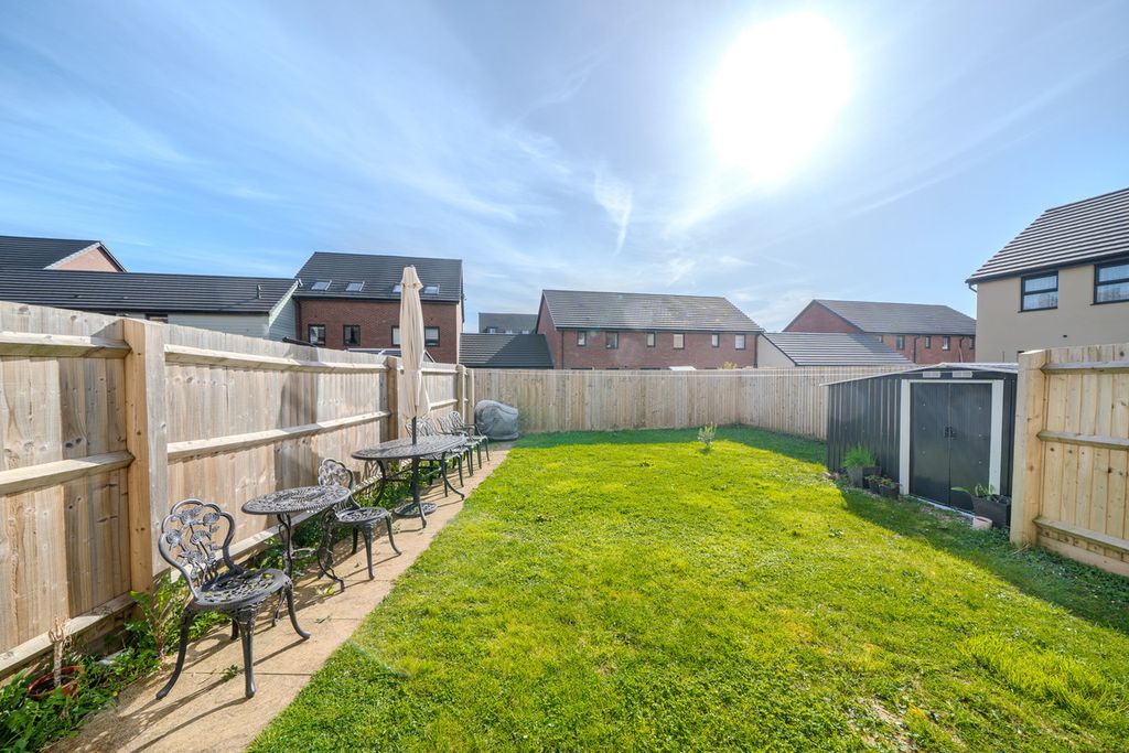 Property photo 3 of 32