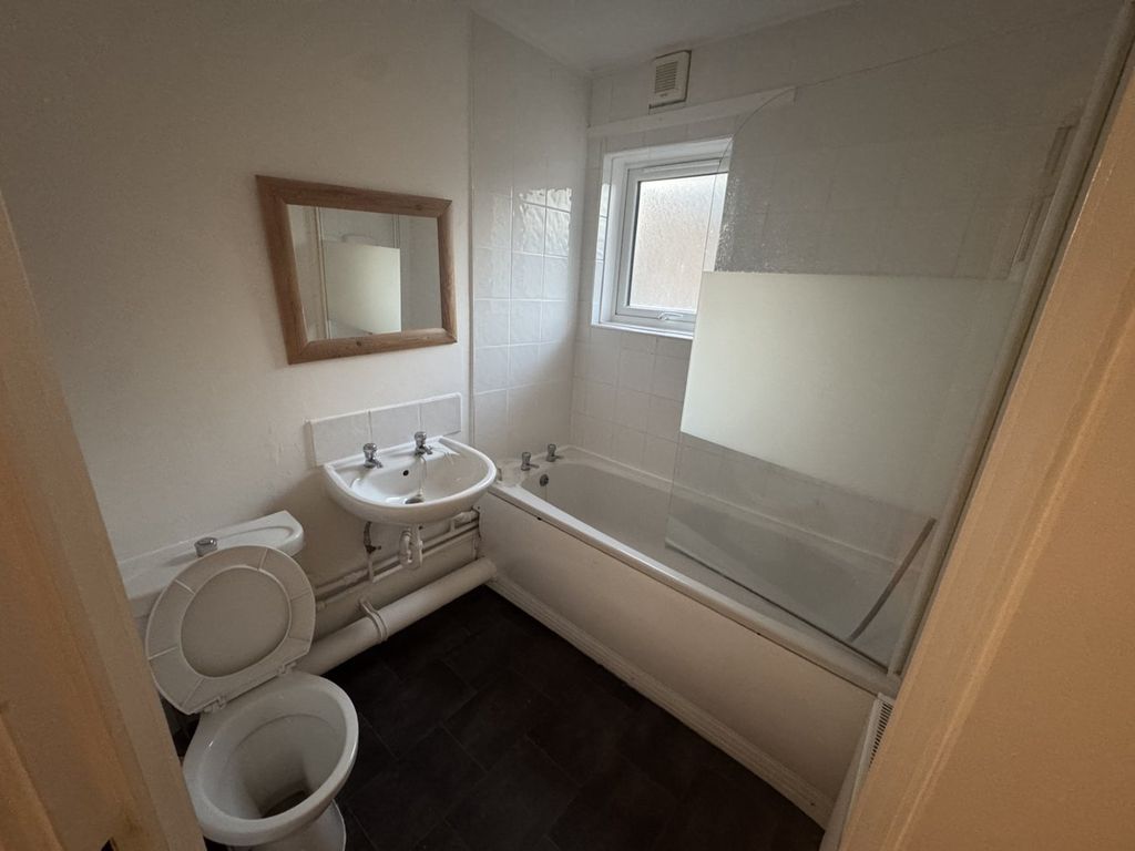 Property photo 3 of 6 Bathroom