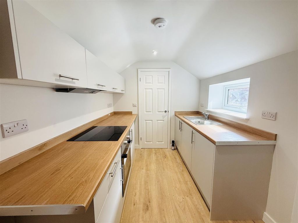 Property photo 1 of 6 Kitchen