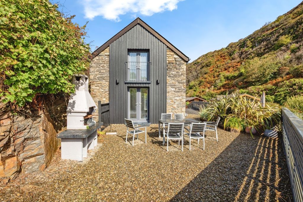 Property photo 2 of 17 Photo