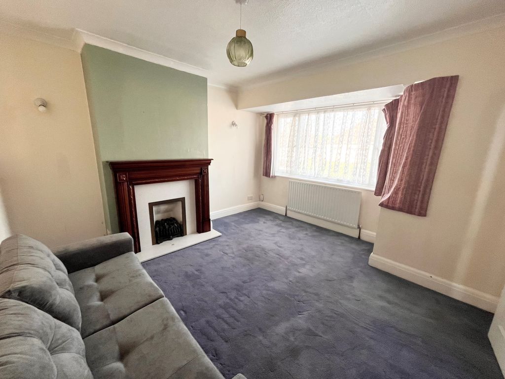 Property photo 1 of 9 Double Room In A Three Bedroom House