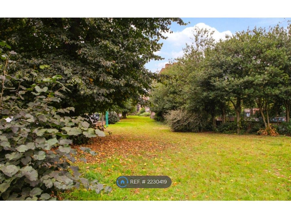 Property photo 2 of 15 Comunal Gardens