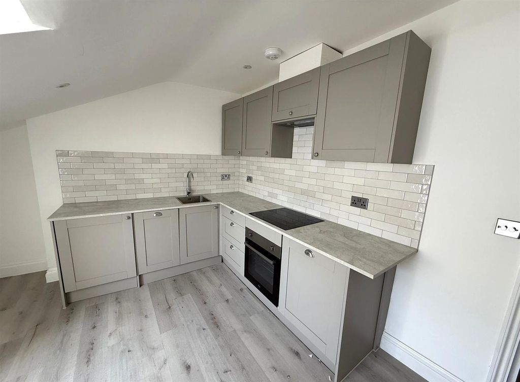 Property photo 1 of 7 Kitchen