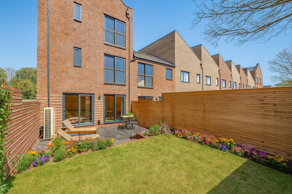 Property photo 2 of 10