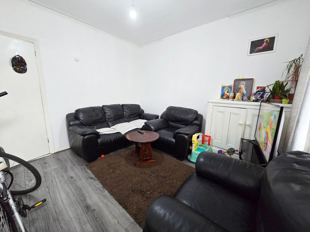 Property photo 2 of 7 Reception