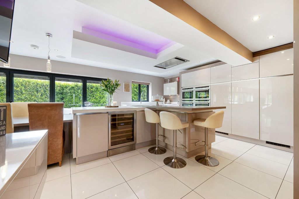 Additional image 7 of 6 bed property for saleMoorlands Court, Darwen BB3