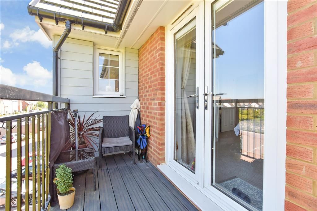Property photo 3 of 11 Balcony / Terrace