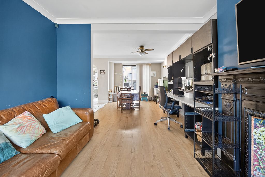 Property photo 2 of 20