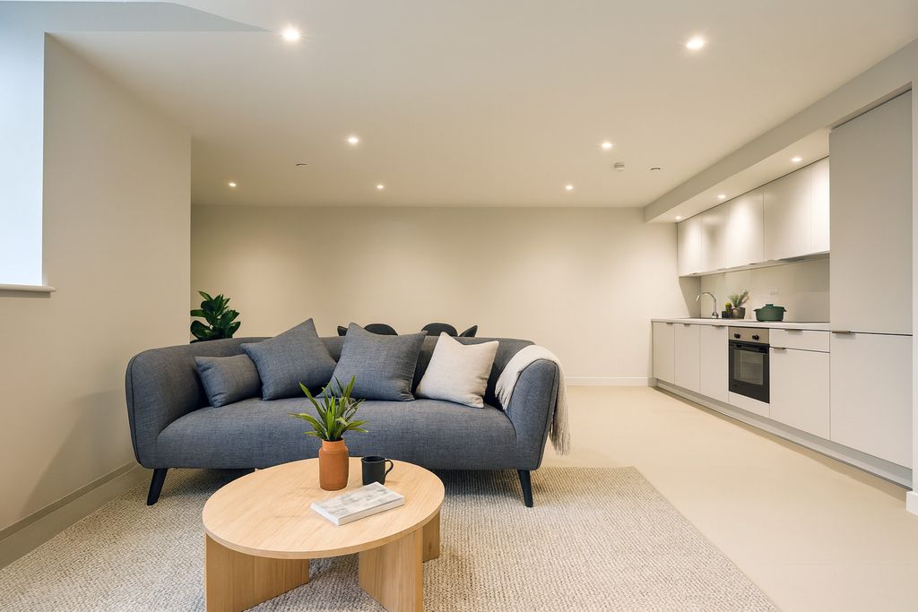 Property photo 1 of 16 Living Room2