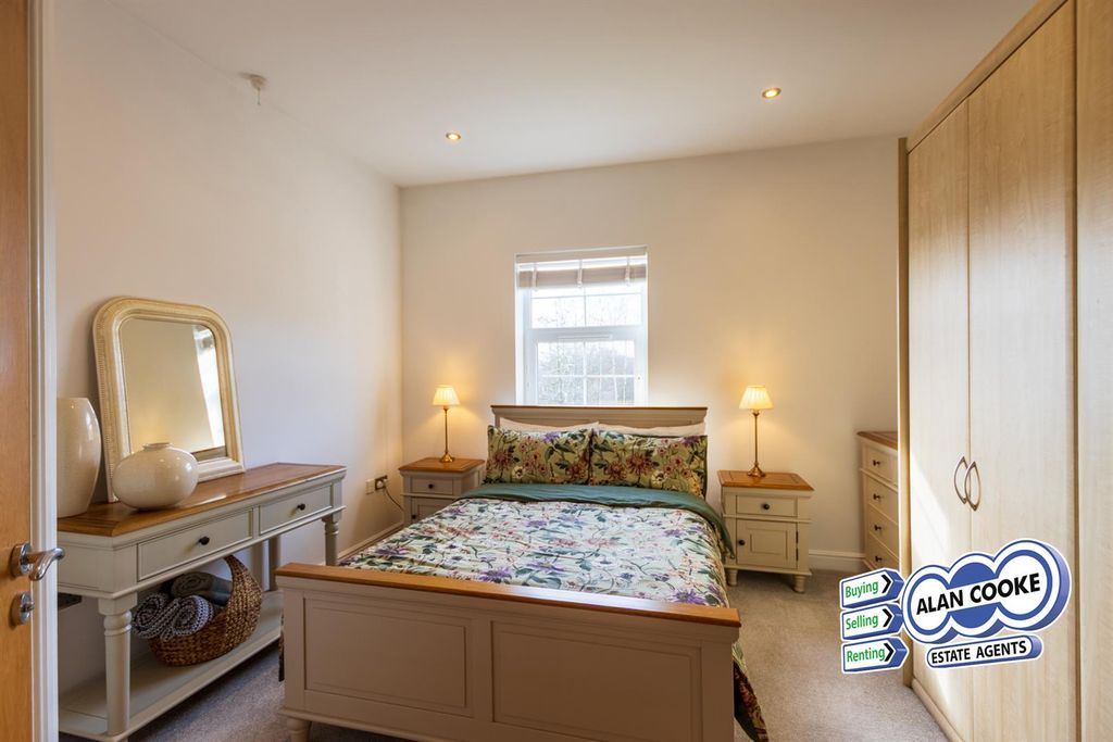 Property photo 3 of 15 Bedroom