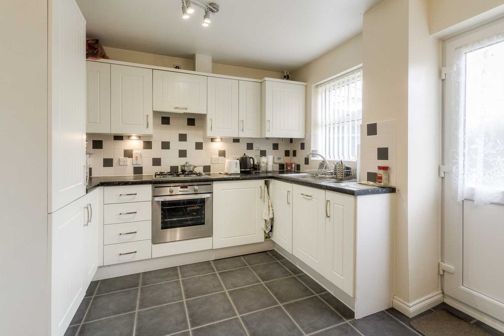 Property photo 2 of 14