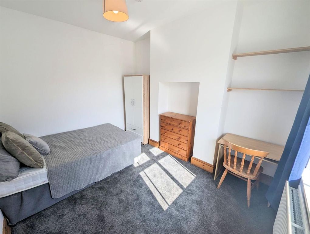 Property photo 3 of 22 Room 1