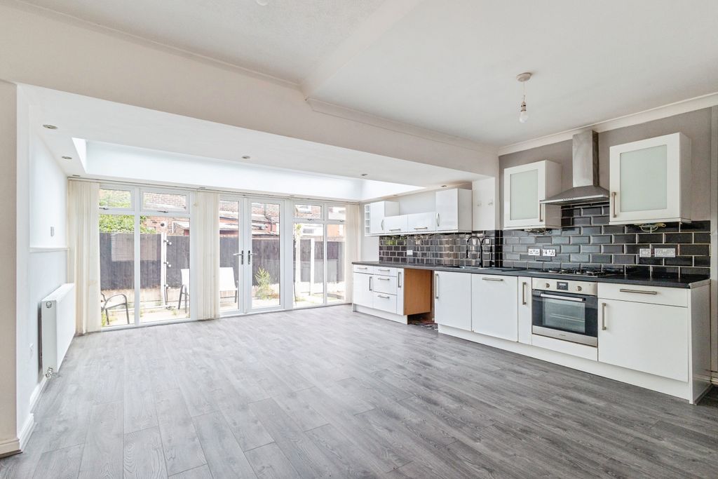 Property photo 1 of 27 Kitchen/Diner