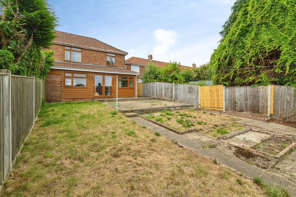 Property photo 3 of 20 Garden