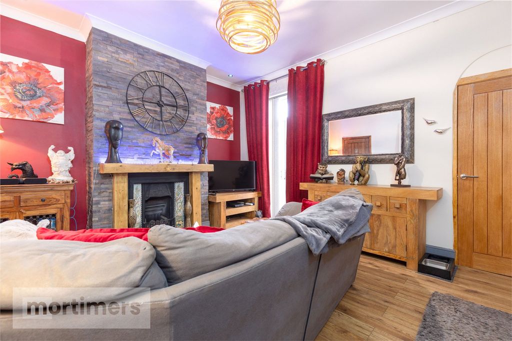 Property photo 2 of 16 Living Room