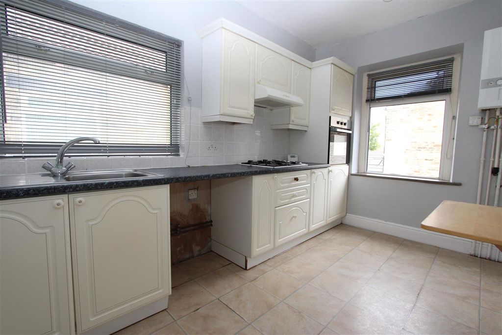 Property photo 2 of 14