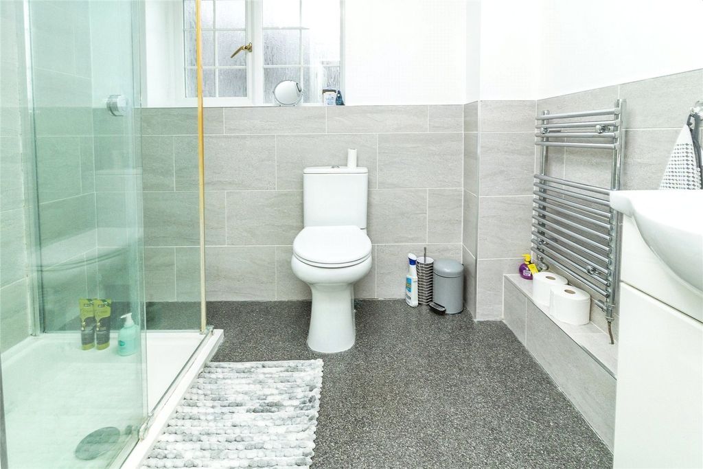 Property photo 2 of 18 Picture