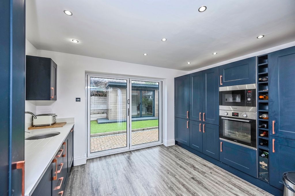 Property photo 3 of 16 Photo