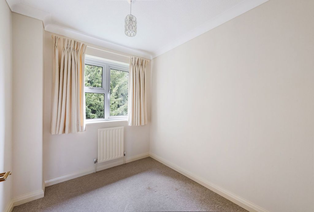 Additional image 8 of 2 bed flat for saleSurrey RH7