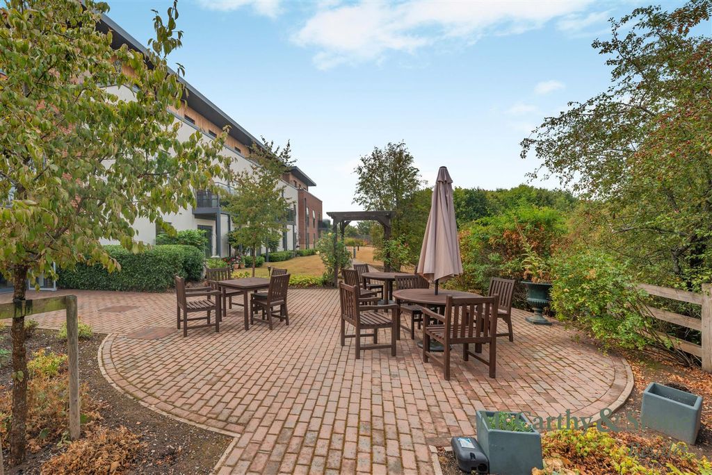 Property photo 1 of 26 8703347-Exterior05.Jpg