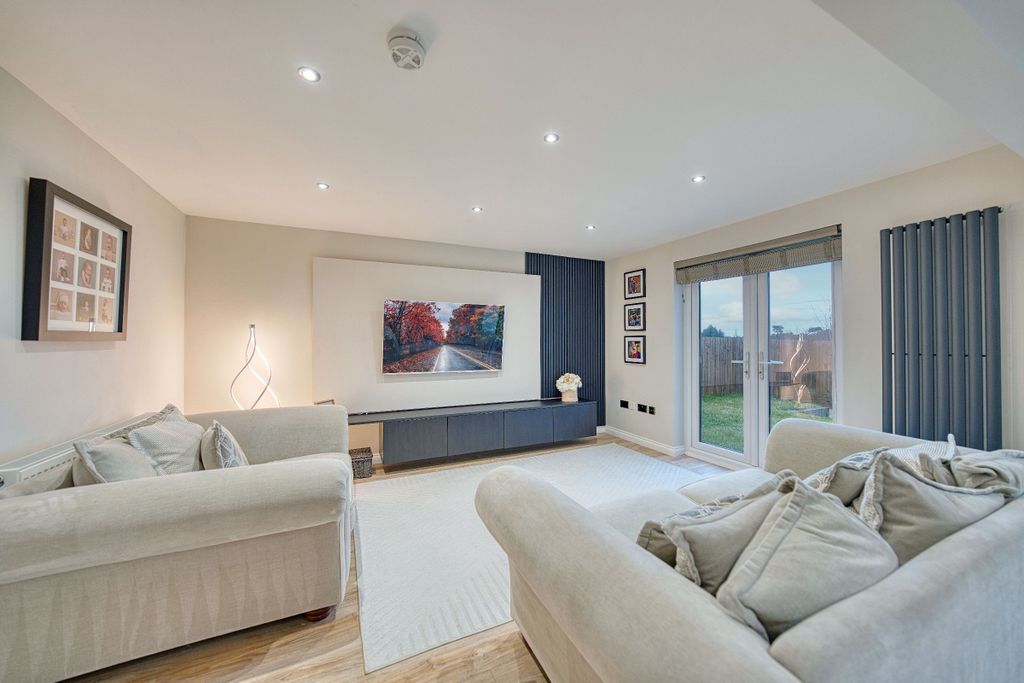 Property photo 2 of 40