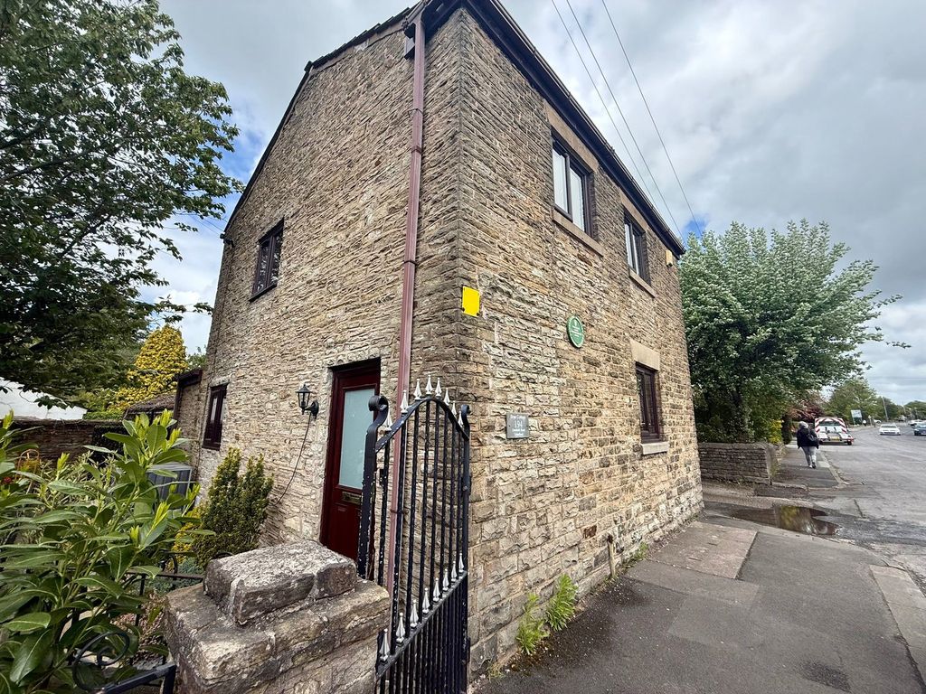 Property photo 1 of 32