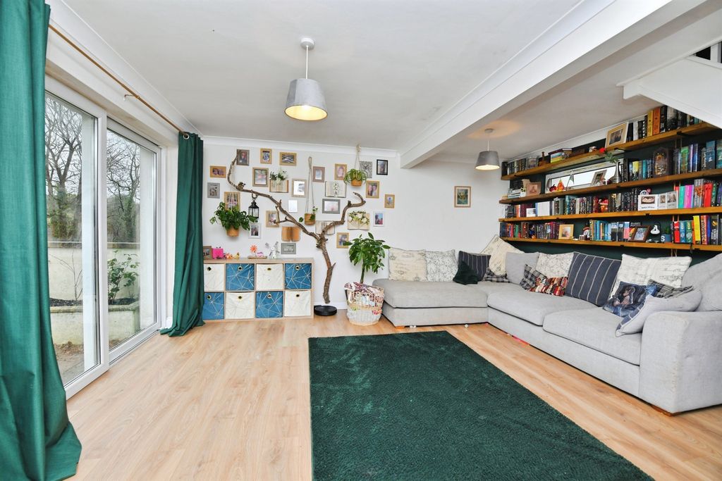 Property photo 2 of 21