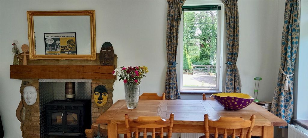 Property photo 3 of 25