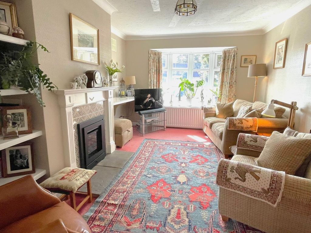 Property photo 3 of 35 Living Room