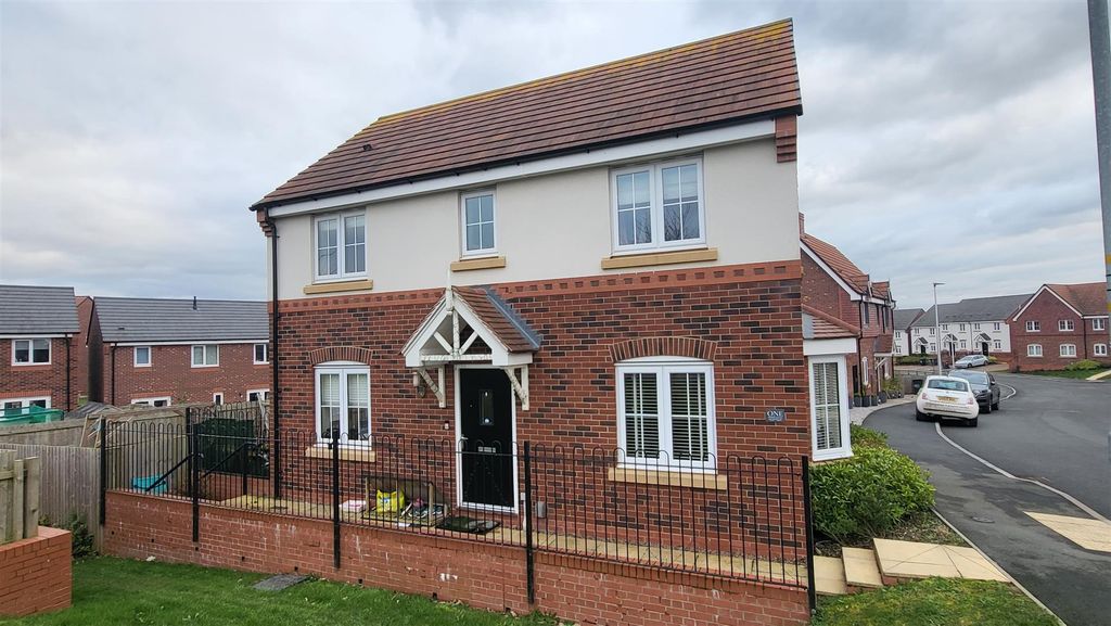 3 bed detached house for sale Springfield