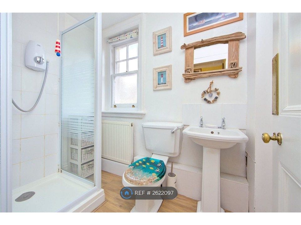 Property photo 3 of 35 Bathroom1