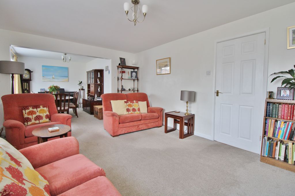 Property photo 2 of 28