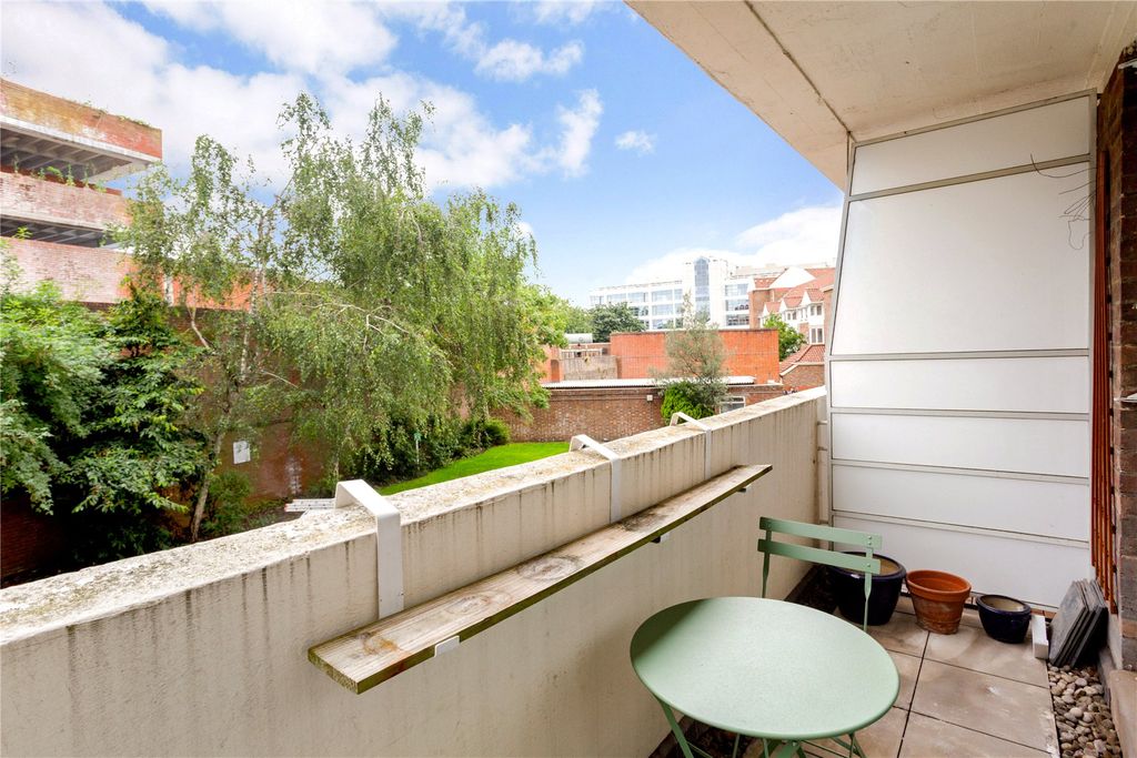 Property photo 2 of 11 Picture No. 24