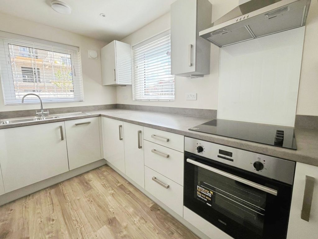 Property photo 2 of 9 Kitchen