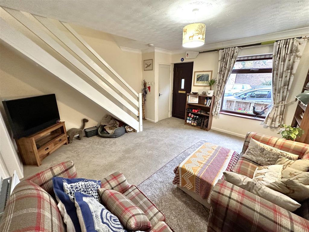 Property photo 2 of 13 Large Living Room 457