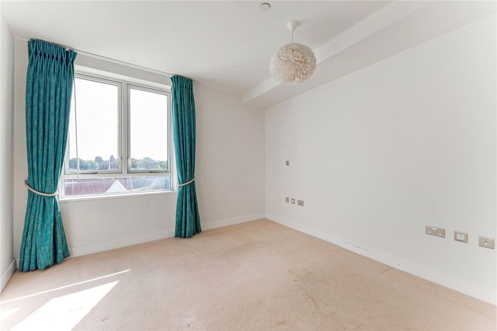 Additional image 9 of 1 bed flat for saleLeyton Road, Harpenden, Hertfordshire AL5
