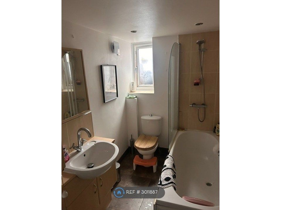 Property photo 3 of 6 Bathroom