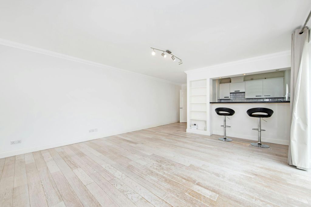 Property photo 2 of 13 29722_Daniel_Watney_Flat_B36_Herbal_Hill_1_Lo.Jpg