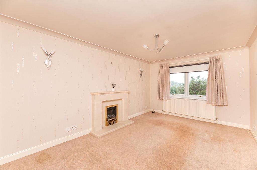 Property photo 3 of 18 Sitting Room