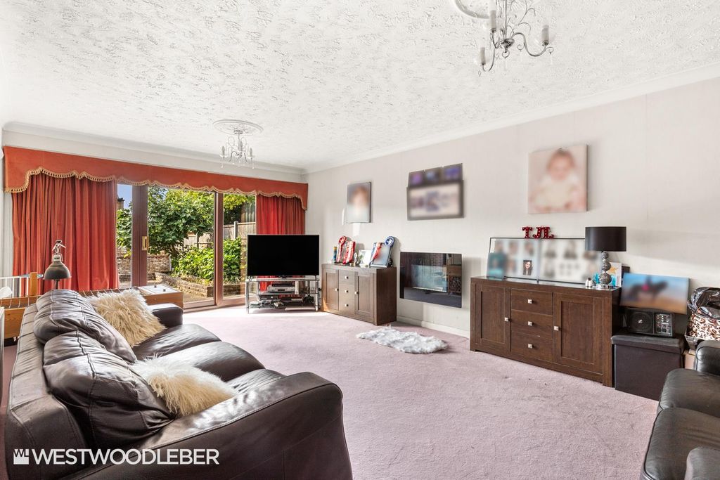 Property photo 2 of 24 Johnelliotclose_16.Jpg