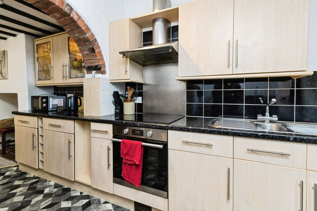 Property photo 3 of 12 Kitchen