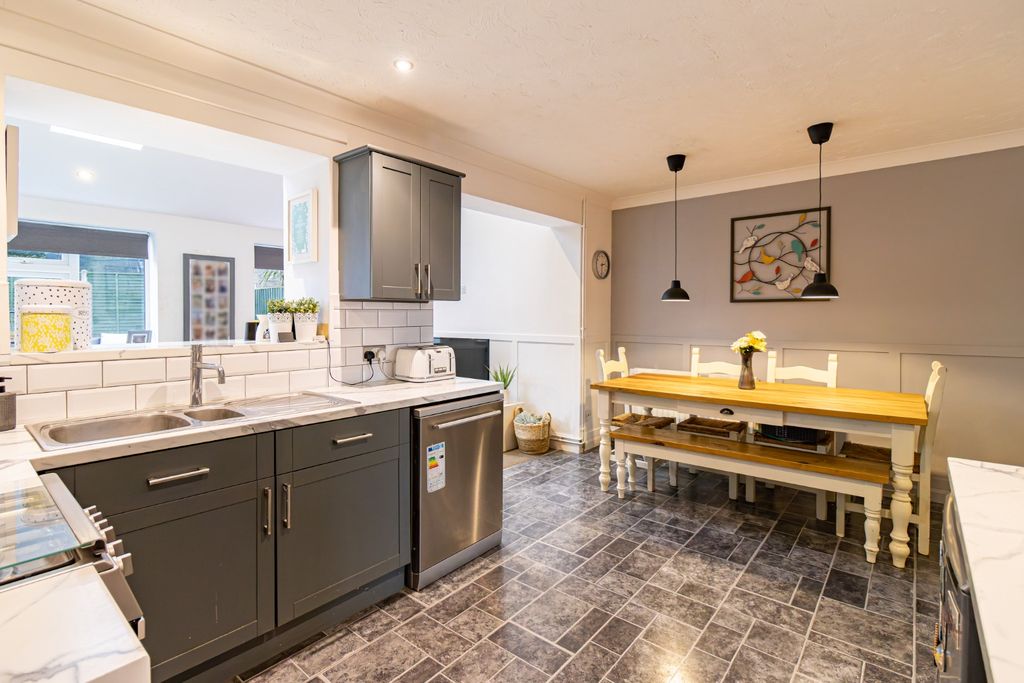 Property photo 3 of 28 4803344